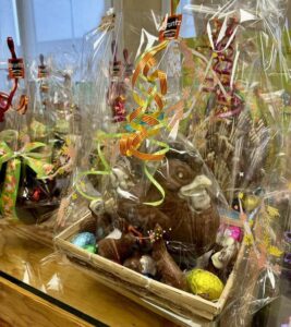 Vous cherchez un cadeau spécial à offrir à vos proches et amis à Pâques ? Ne cherchez pas plus loin que la Chocolaterie Bruntz !