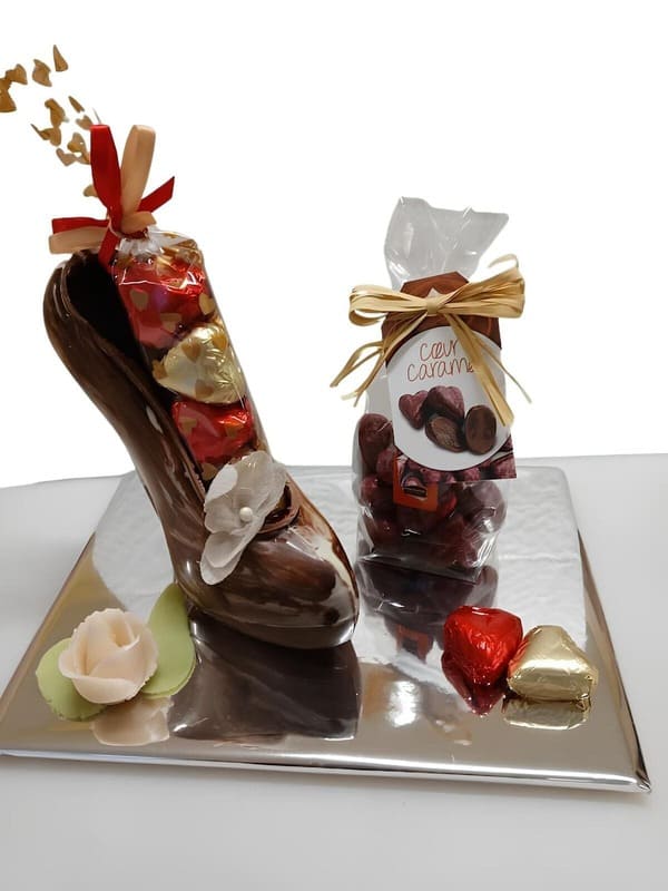 Cette année, oubliez les fleurs (ça fane trop vite et ça finit toujours à la poubelle) et les poèmes (vous n’êtes pas Baudelaire, avouez). Préférez une déclaration plus sincère et universelle : du chocolat, évidemment