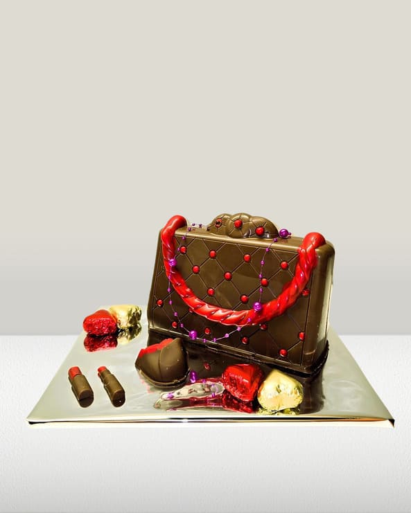 Cette année, oubliez les colliers de pâtes, même si c’était mignon, et misez sur une valeur sûre : le chocolat Bruntz.